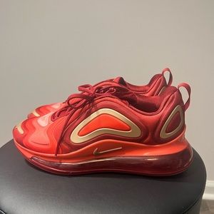 Like New Nike Air Max 720. Only worn once.